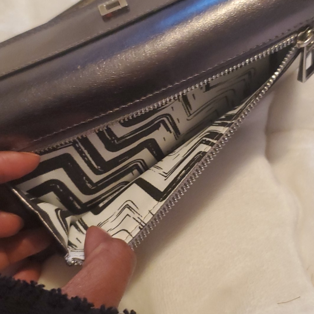 Gently used Metalic wallet - Picture 6 of 8